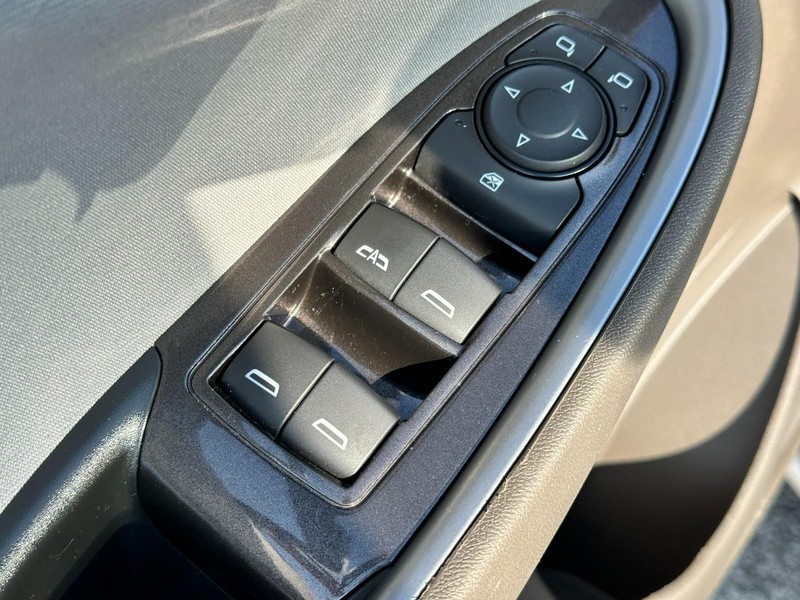 Chevrolet Malibu Vehicle Full-screen Gallery Image 16