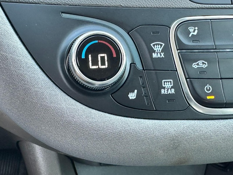 Chevrolet Malibu Vehicle Full-screen Gallery Image 21