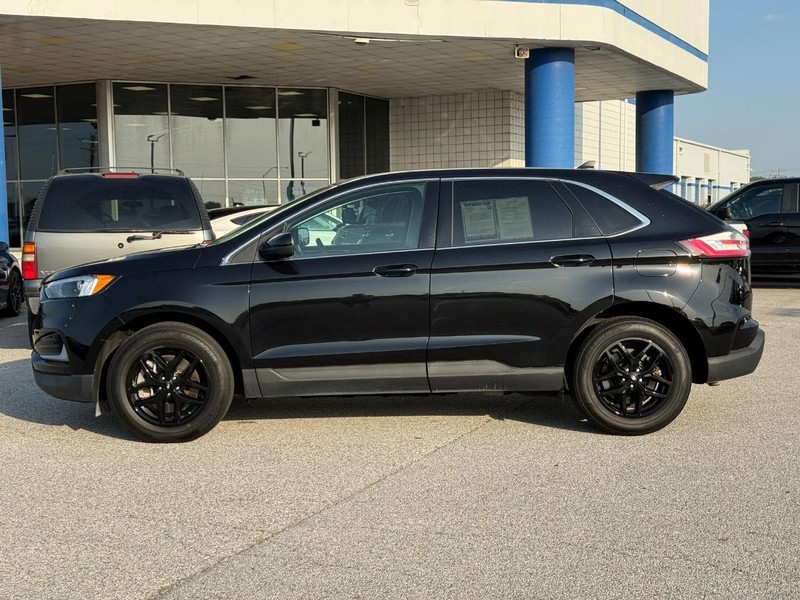Ford Edge Vehicle Full-screen Gallery Image 2