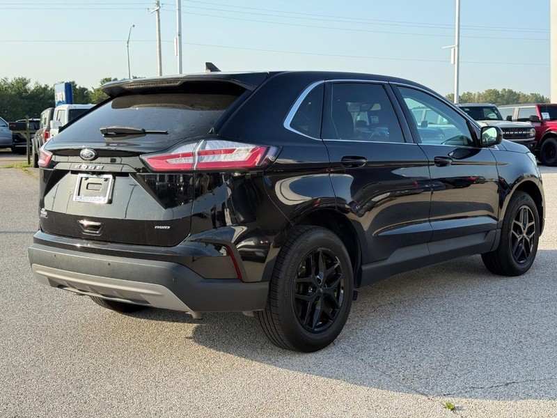Ford Edge Vehicle Full-screen Gallery Image 4