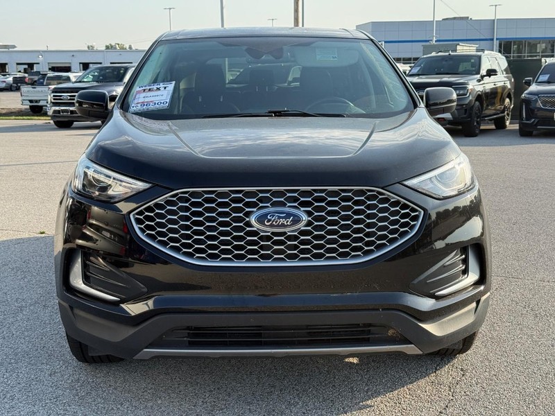 Ford Edge Vehicle Full-screen Gallery Image 8