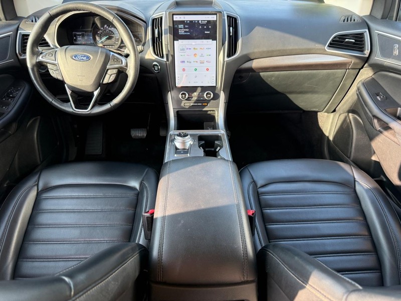 Ford Edge Vehicle Full-screen Gallery Image 10