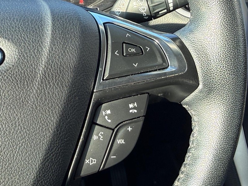 Ford Edge Vehicle Full-screen Gallery Image 13