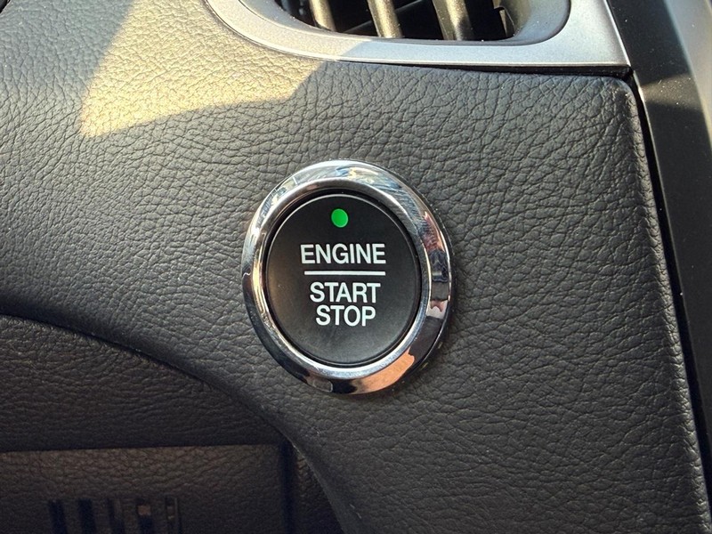 Ford Edge Vehicle Full-screen Gallery Image 14