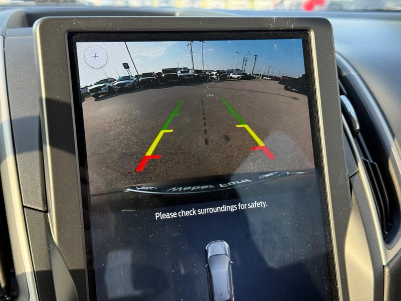 Ford Edge Vehicle Full-screen Gallery Image 16