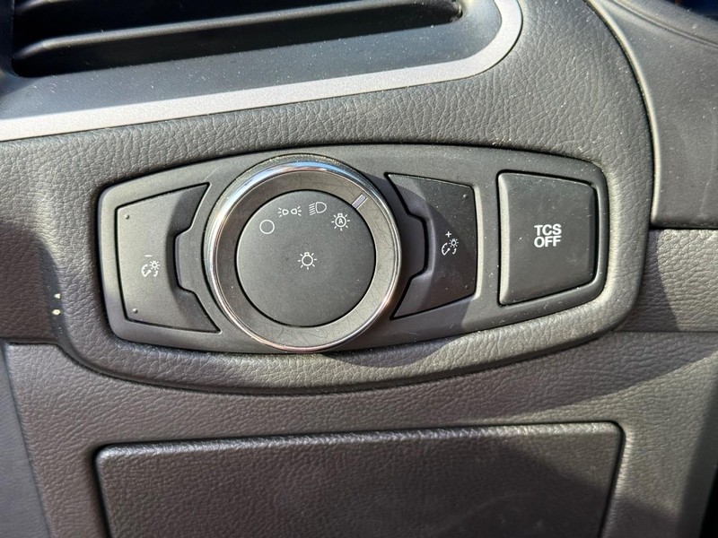 Ford Edge Vehicle Full-screen Gallery Image 21