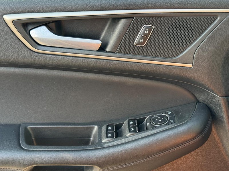 Ford Edge Vehicle Full-screen Gallery Image 22