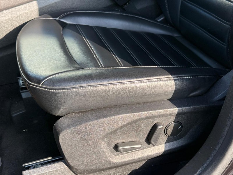 Ford Edge Vehicle Full-screen Gallery Image 23