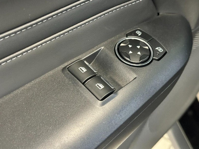 Ford Mustang Vehicle Full-screen Gallery Image 7