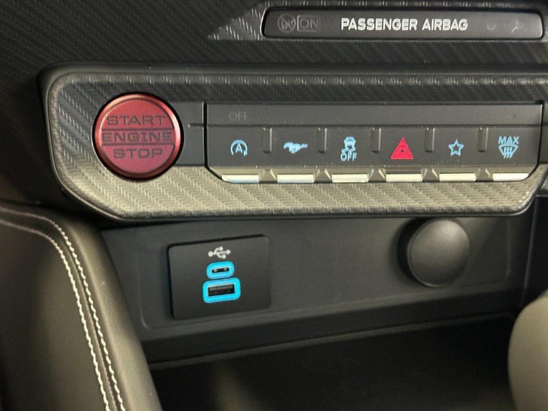 Ford Mustang Vehicle Full-screen Gallery Image 12