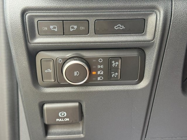 Ford F-150 Vehicle Full-screen Gallery Image 24