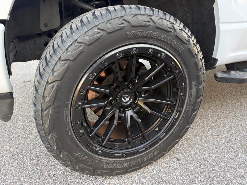 Ford F-150 Vehicle Full-screen Gallery Image 2