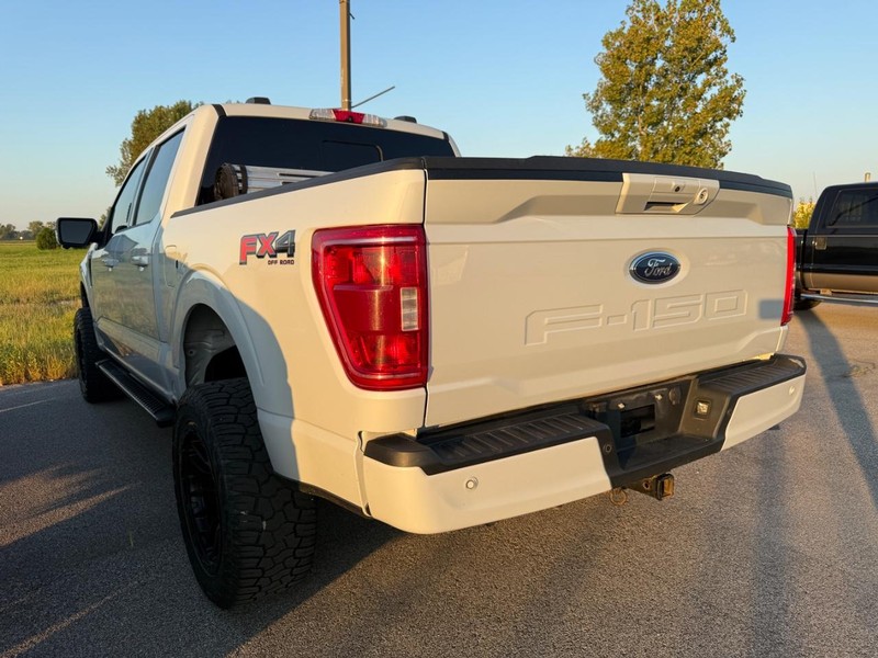 Ford F-150 Vehicle Full-screen Gallery Image 3