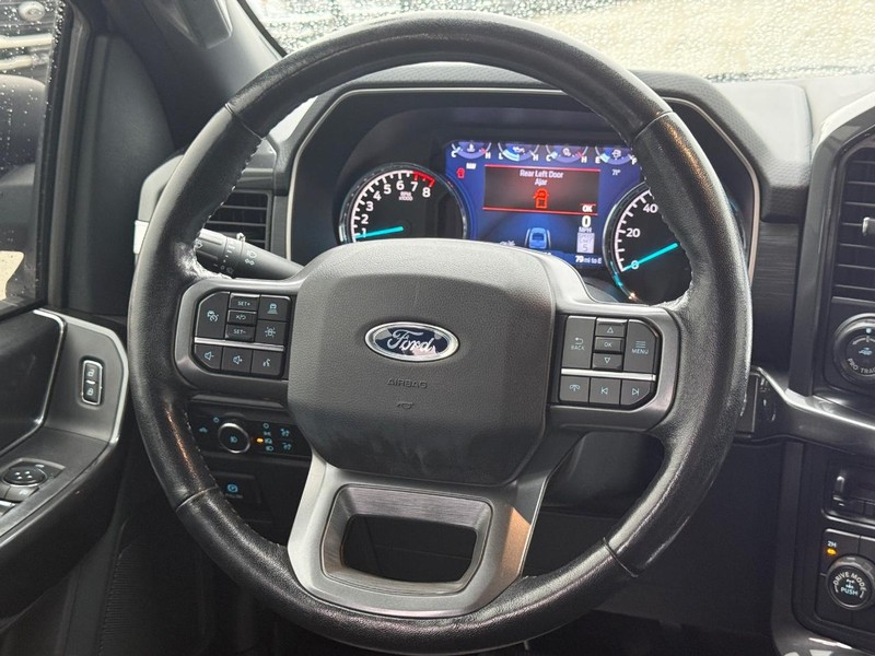 Ford F-150 Vehicle Full-screen Gallery Image 12