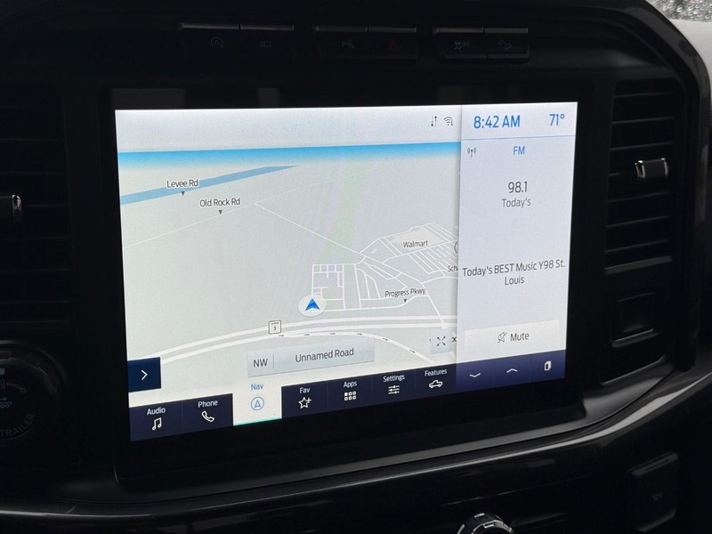 Ford F-150 Vehicle Full-screen Gallery Image 16