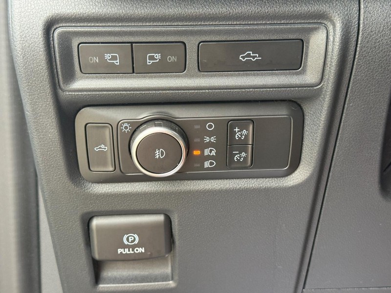 Ford F-150 Vehicle Full-screen Gallery Image 24