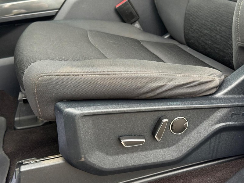 Ford F-150 Vehicle Full-screen Gallery Image 26