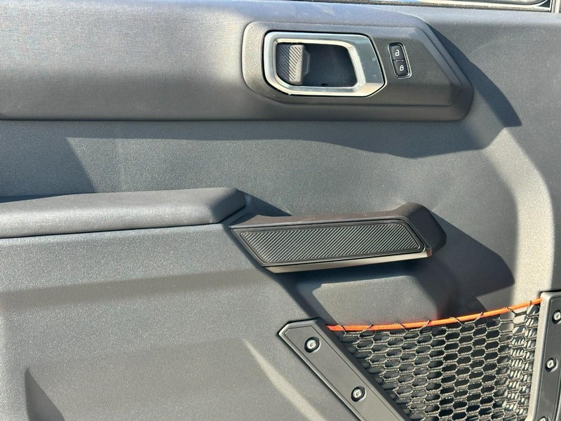 Ford Bronco Vehicle Full-screen Gallery Image 9