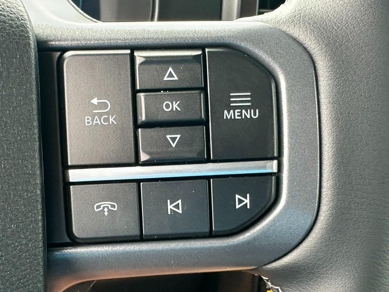 Ford Super Duty F-250 SRW Vehicle Full-screen Gallery Image 12