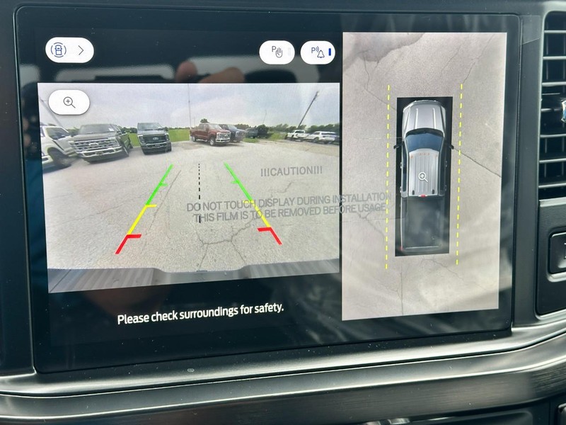 Ford Super Duty F-250 SRW Vehicle Full-screen Gallery Image 15