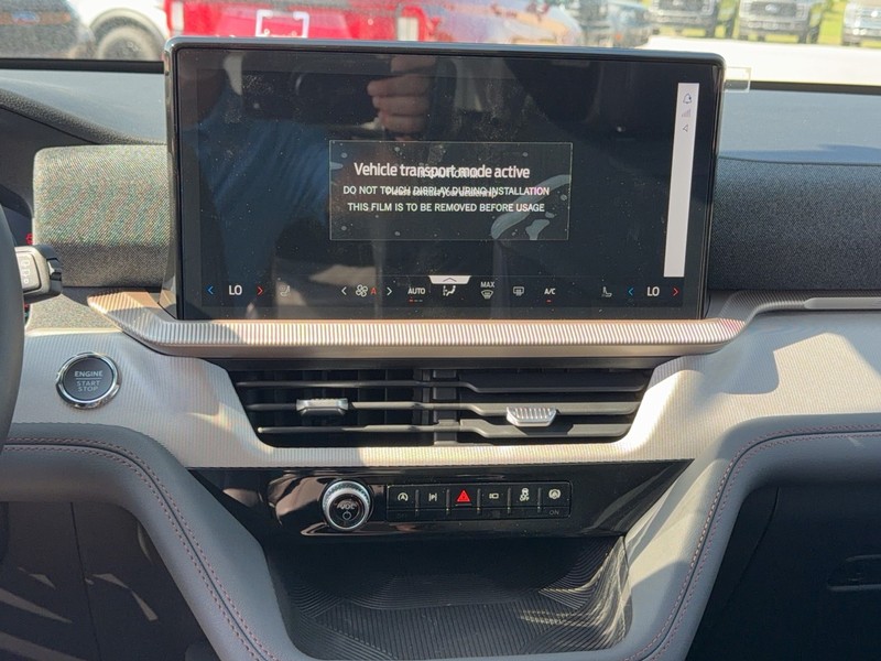 Ford Explorer Vehicle Full-screen Gallery Image 8