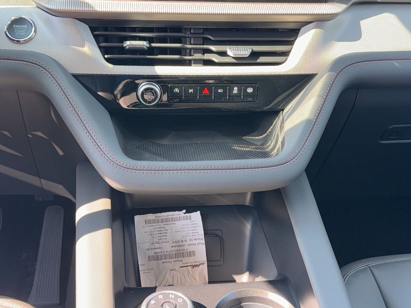 Ford Explorer Vehicle Full-screen Gallery Image 9