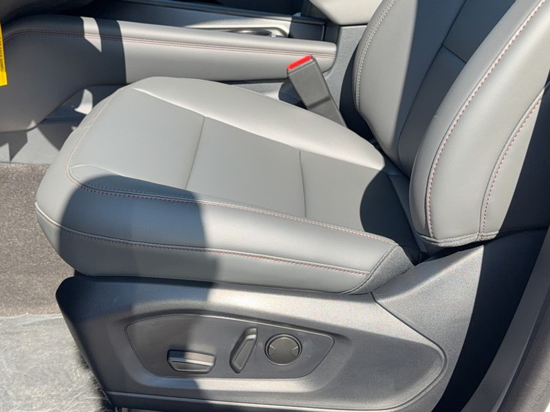 Ford Explorer Vehicle Full-screen Gallery Image 11
