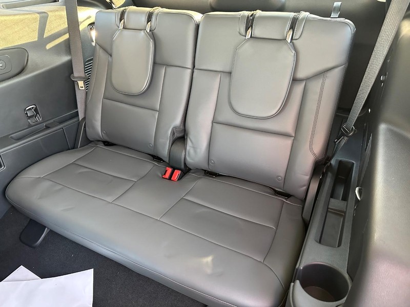 Ford Explorer Vehicle Full-screen Gallery Image 5