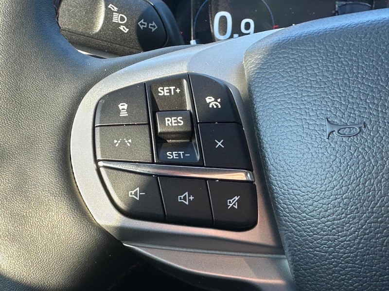 Ford Explorer Vehicle Full-screen Gallery Image 10