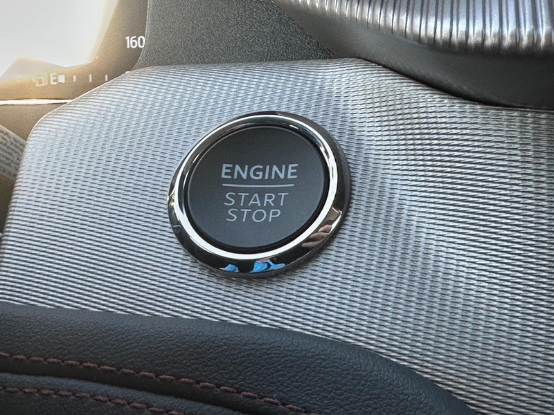 Ford Explorer Vehicle Full-screen Gallery Image 12