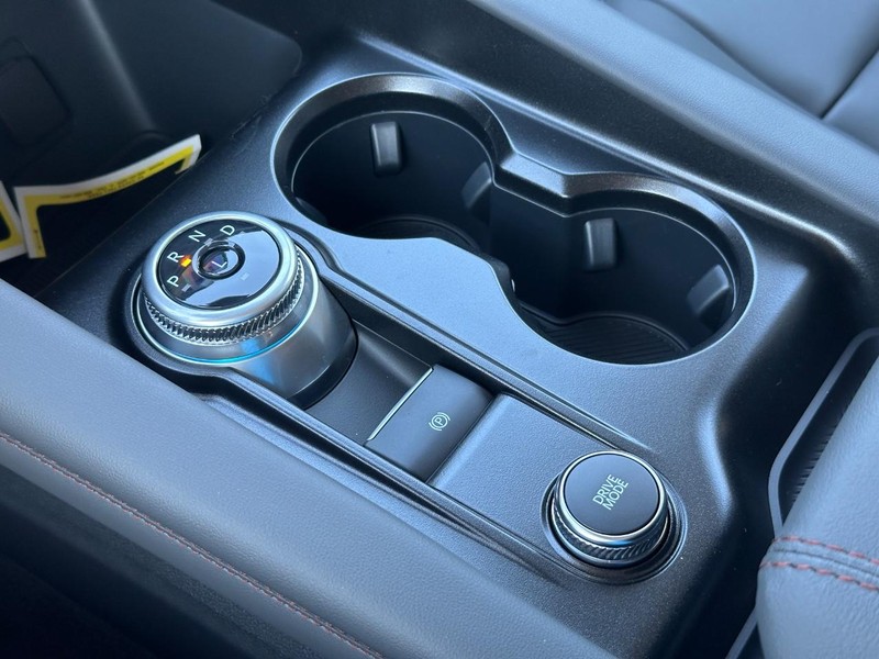 Ford Explorer Vehicle Full-screen Gallery Image 16