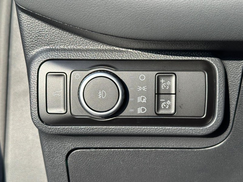 Ford Explorer Vehicle Full-screen Gallery Image 18