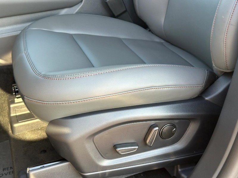 Ford Explorer Vehicle Full-screen Gallery Image 20