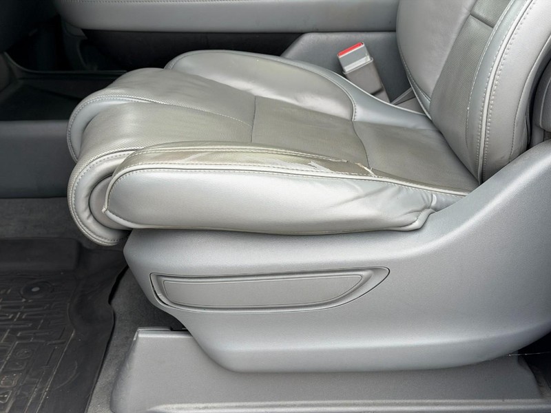 Lincoln Navigator Vehicle Full-screen Gallery Image 19