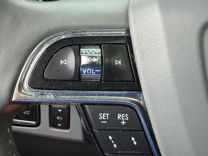 Lincoln Navigator Vehicle Full-screen Gallery Image 20