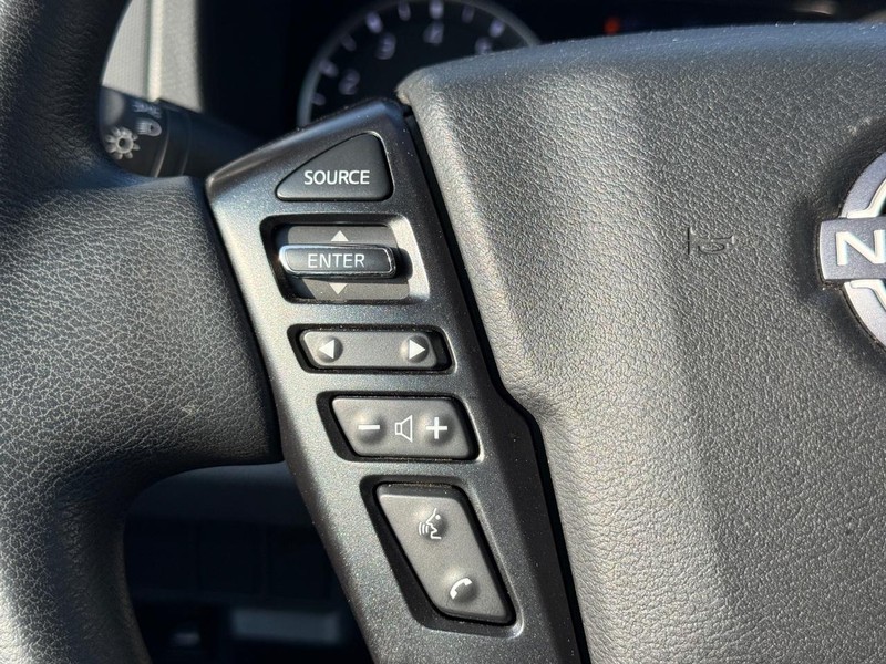 Nissan Frontier Vehicle Full-screen Gallery Image 13