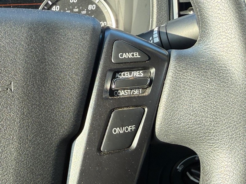 Nissan Frontier Vehicle Full-screen Gallery Image 14