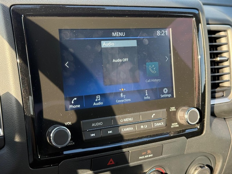 Nissan Frontier Vehicle Full-screen Gallery Image 15