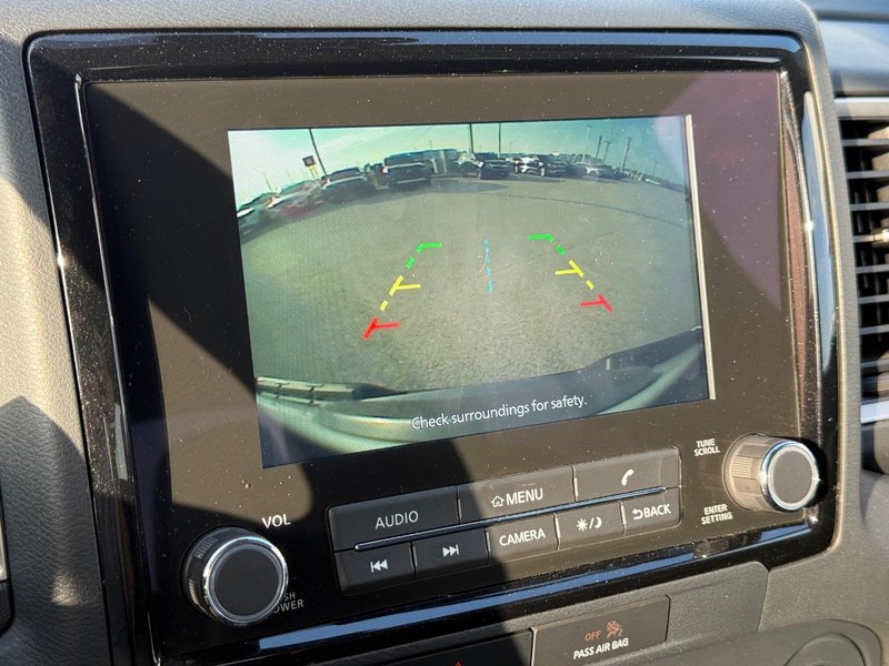 Nissan Frontier Vehicle Full-screen Gallery Image 16