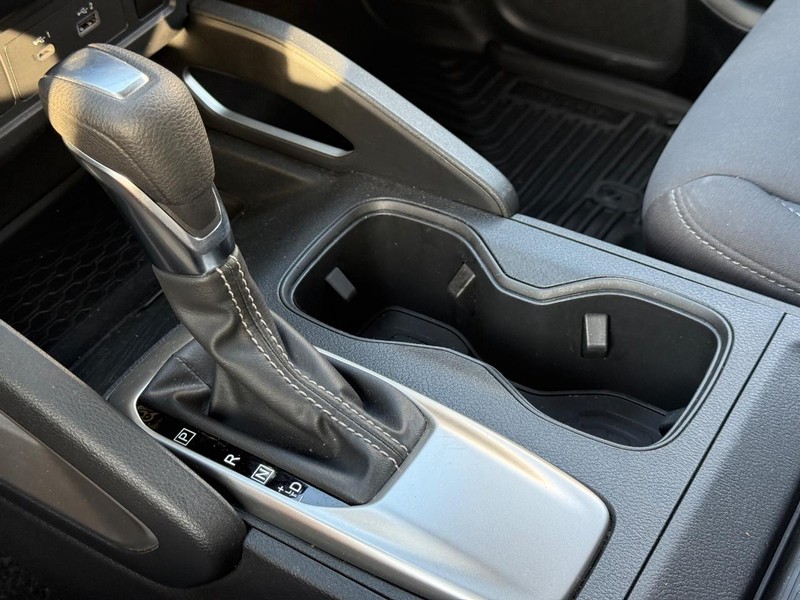 Nissan Frontier Vehicle Full-screen Gallery Image 19