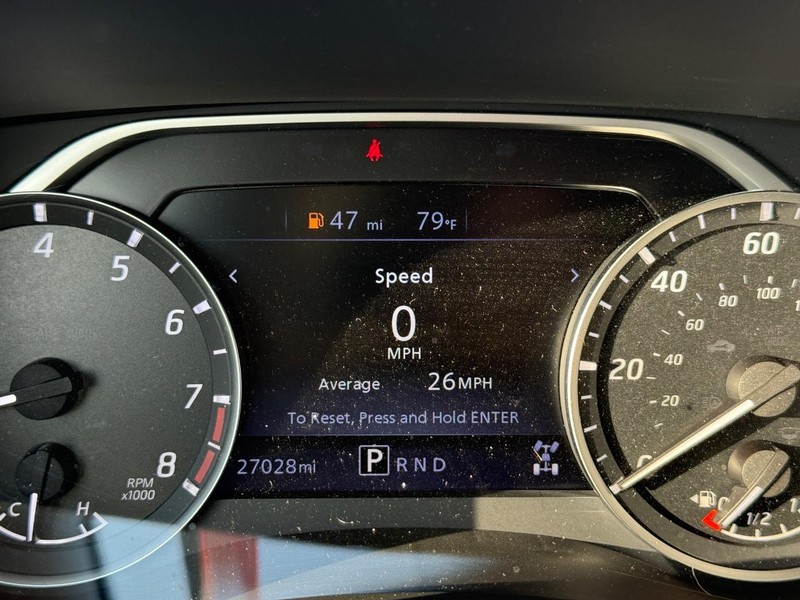 Nissan Frontier Vehicle Full-screen Gallery Image 21