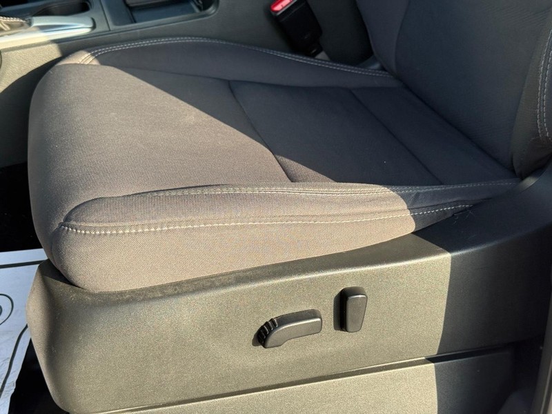 Nissan Frontier Vehicle Full-screen Gallery Image 24