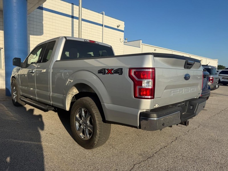 Ford F-150 Vehicle Full-screen Gallery Image 3