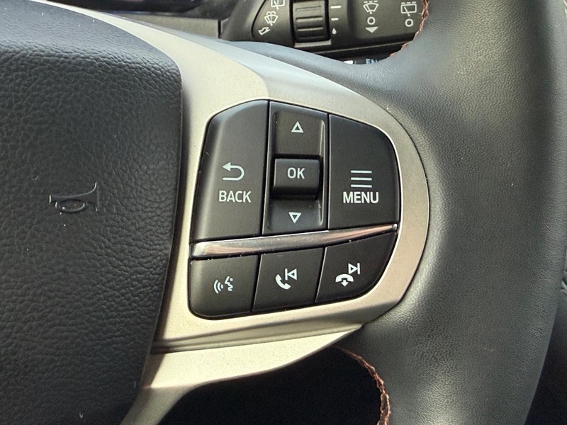 Ford Explorer Vehicle Full-screen Gallery Image 10