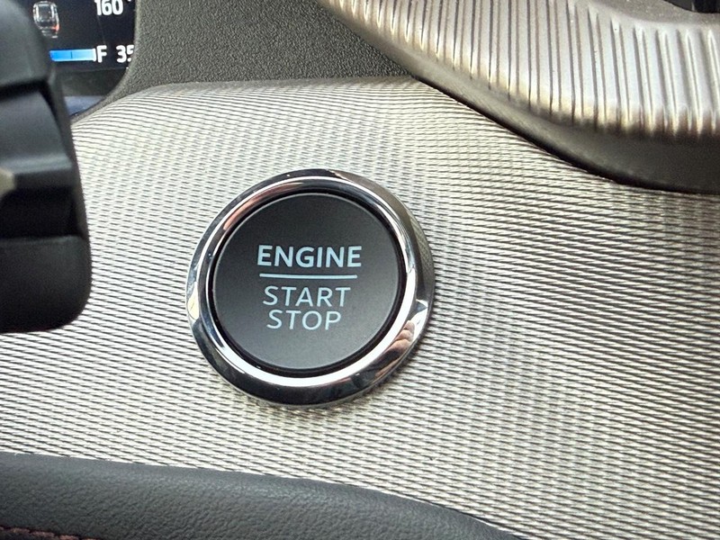 Ford Explorer Vehicle Full-screen Gallery Image 11