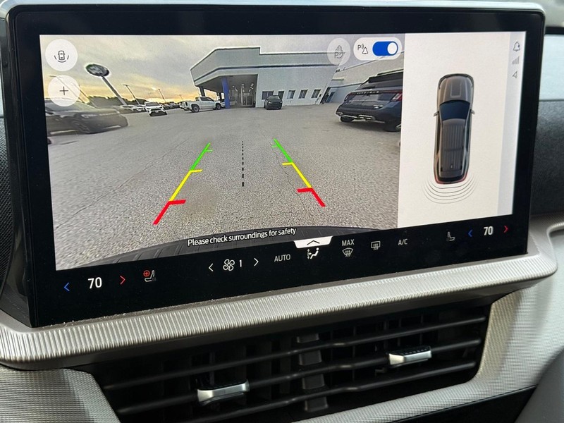 Ford Explorer Vehicle Full-screen Gallery Image 13