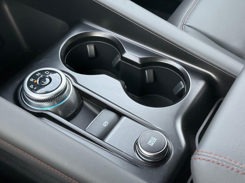Ford Explorer Vehicle Full-screen Gallery Image 15