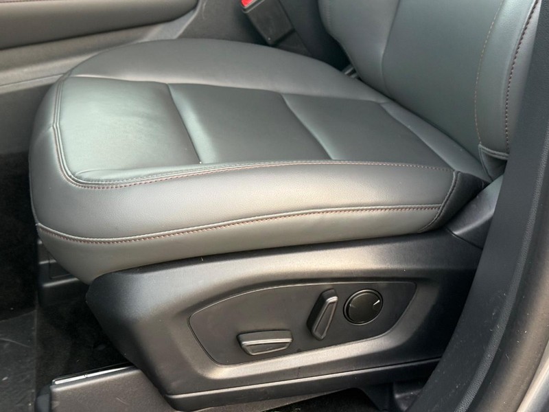 Ford Explorer Vehicle Full-screen Gallery Image 19