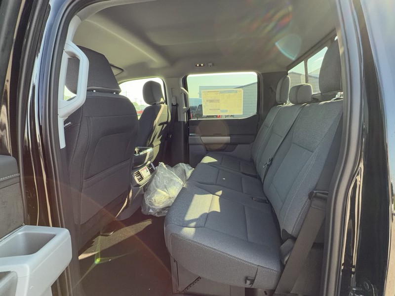 Ford F-150 Vehicle Full-screen Gallery Image 4