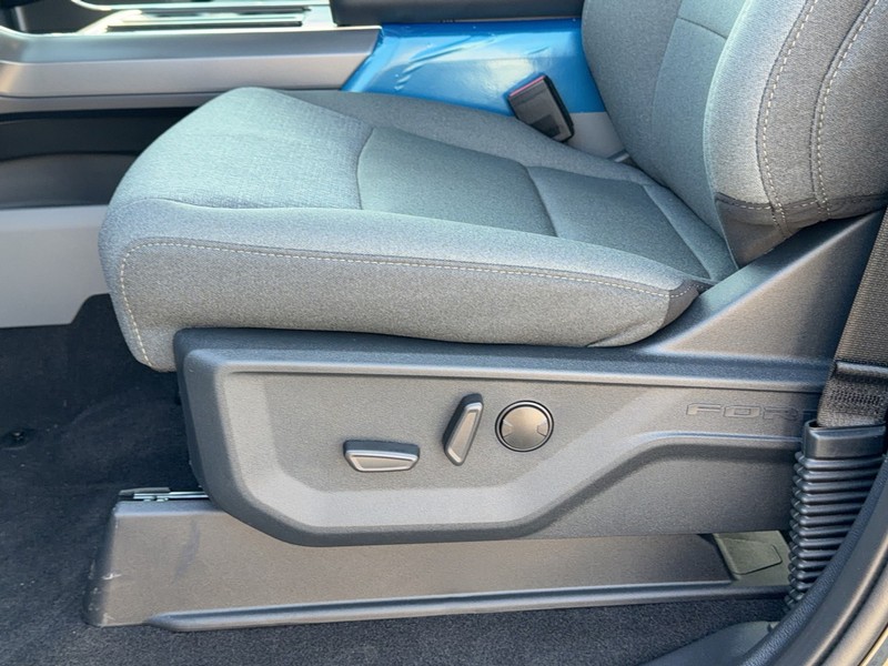 Ford F-150 Vehicle Full-screen Gallery Image 11